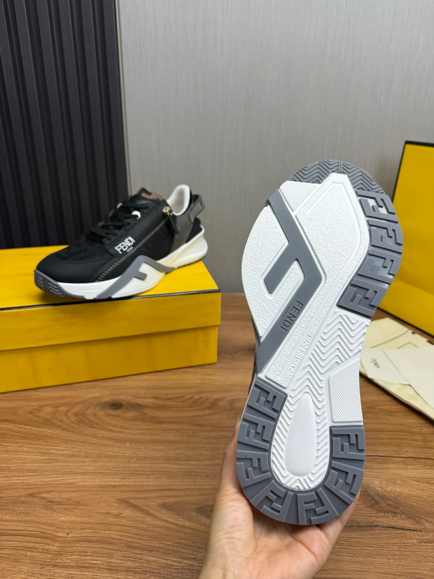Men's shoes 💰540💰 Fendi [Fendi] hot style is on the market 🔥Fashionable casual men's shoes 🔱 Made of original brand fly knit fabric. Original cowhide + breathable mesh lining + sheepskin feet, perfect shape, top quality, you deserve it 🔜Original rubber outsole, ultra-light, non-slip and wear-resistant 👣 Standard size 38-44